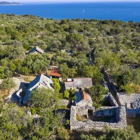 Romantic Stone House And Yard Near Stunning * Veliki Drvenik