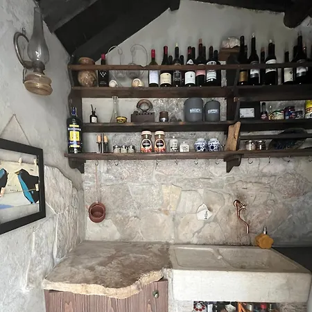 Casa vacanze Romantic Stone House And Yard Near Stunning