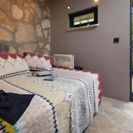 Casa vacanze Romantic Stone House And Yard Near Stunning