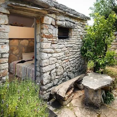 Romantic Stone House And Yard Near Stunning Casa vacanze Veliki Drvenik