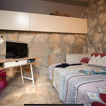 Romantic Stone House And Yard Near Stunning * Veliki Drvenik