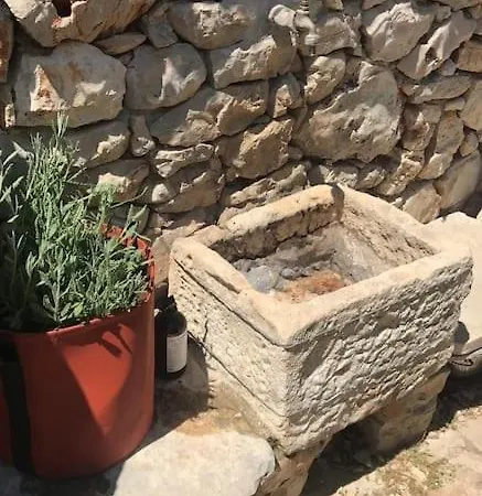 Casa vacanze Romantic Stone House And Yard Near Stunning *