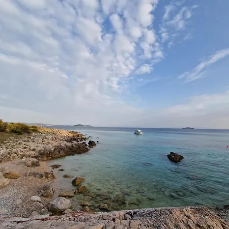 Casa vacanze Romantic Stone House And Yard Near Stunning