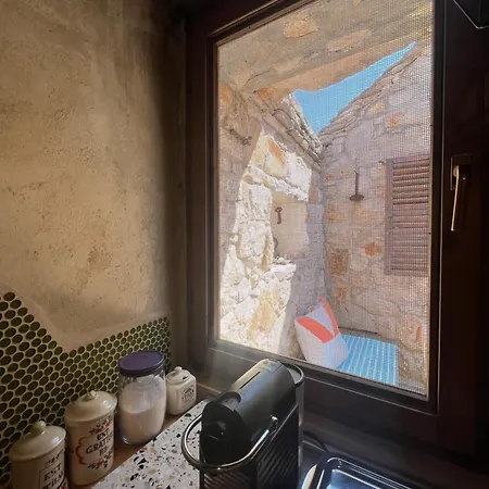 Romantic Stone House And Yard Near Stunning Casa vacanze *