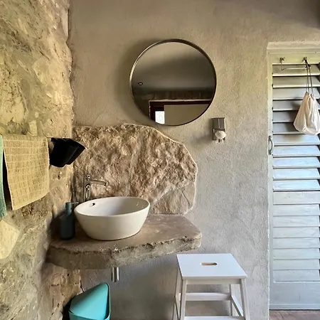 Casa vacanze Romantic Stone House And Yard Near Stunning *