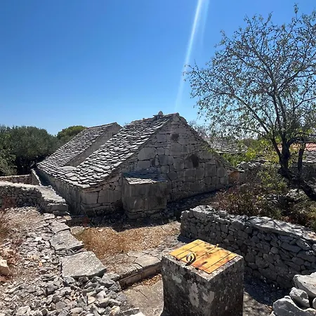 Romantic Stone House And Yard Near Stunning Casa vacanze *