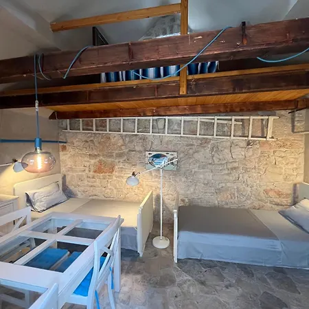 Romantic Stone House And Yard Near Stunning Casa vacanze *