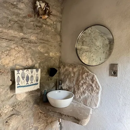 Romantic Stone House And Yard Near Stunning Tatil Evi Veliki Drvenik