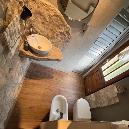 Romantic Stone House And Yard Near Stunning Tatil Evi